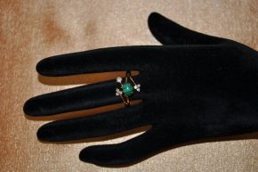 Кольцо позолоченное с малахитом и фианитом "Капель"